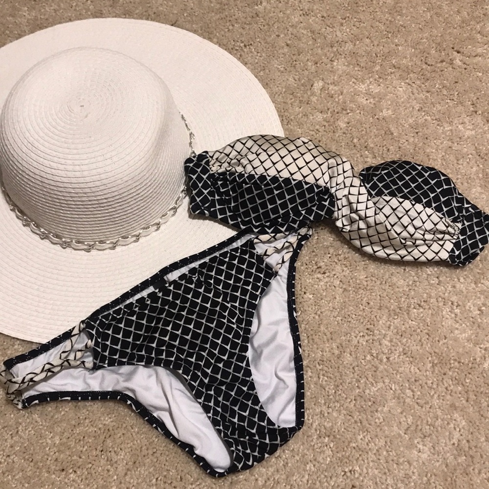 Victoria’s Secret bikini